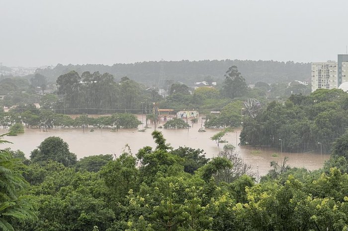 Amanhecer de sábado (18) foi de muita chuva em Lajeado.