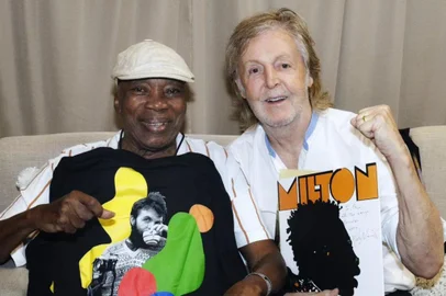 Milton e Paul McCartney<!-- NICAID(15628401) -->
