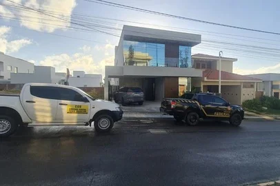 Polícia Federal / Divulgação AControladoria-Geral da União (CGU) e a Polícia Federal (PF) deflagraram, nesta quinta-feira (13/11/2025), nova fase da Operação Sem Desconto que apura um esquema nacional de descontos associativos não autorizados em aposentadorias e pensões.<!-- NICAID(16166354) -->