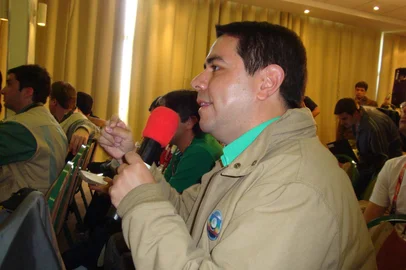 Repórter gaúcho Marco Aurélio Souza, da Sportv, na hora da pergunta na coletiva de impressa na Copa da África 2010<!-- NICAID(4862625) -->