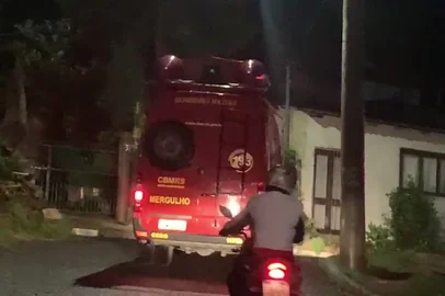 Bombeiros resgataram homem que se perdeu com barco no Guaíba