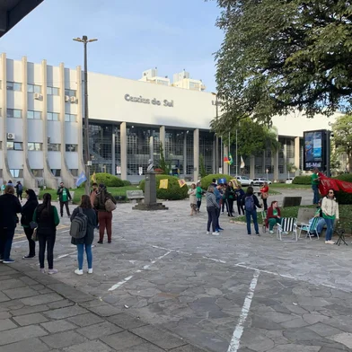 Servidores públicos da prefeitura de Caxias do Sul paralisam atividades nesta sexta-feira (16)<!-- NICAID(16038644) -->