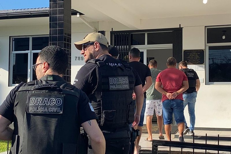Polícia Civil prende seis em operação contra furto e receptação de fios em Rio Grande, no sul do RS.<!-- NICAID(15623161) -->