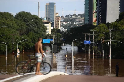 Porto Alegre, RS, Brasil, 07/05/2024 - Enchente em Porto Alegre - Foto: Renan Mattos/Agência RBS<!-- NICAID(15757707) -->