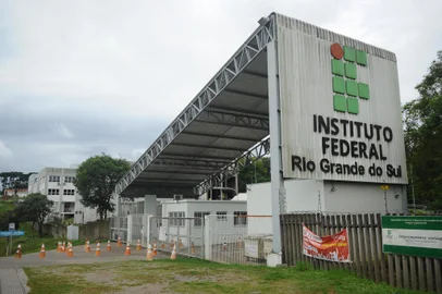 CAXIAS DO SUL, RS, BRASIL, 11/04/2024. + Serra: matéria especial sobre a qualificação de jovens para o mercado de trabalho nos campi do IFRS na Serra gaúcha, e as oportunidades a partir dos cursos técnidos integrados ao ensino médio. Na foto, alunos do IFRS de Caxias do Sul. (Bruno Todeschini/Agência RBS)Indexador: BTK<!-- NICAID(15731852) -->