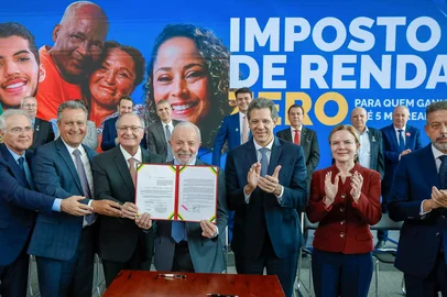 BRASÍLIA, DF, BRASIL - 26.11.2025 – Cerimônia de sanção do projeto de lei que amplia a faixa de isenção e institui a tributação mínima do Imposto de Renda (Foto: Ricardo Stuckert/PR)<!-- NICAID(16175189) -->