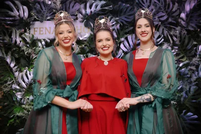 Soberanas da 20ª Fenavinho são oficialmente coroadas <!-- NICAID(15883403) -->