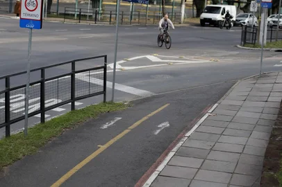 Porto Alegre, RS, Brasil - 27/06/2022 - Ciclovia que acaba em lugar nenhum. (Foto: Anselmo Cunha/Agência RBS)<!-- NICAID(15133810) -->