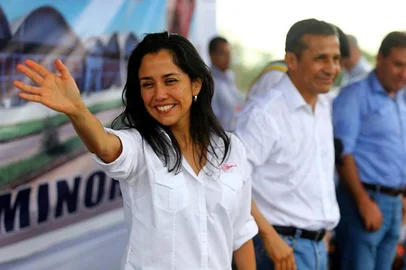 A primeira-dama e líder do Partido Nacionalista do Peru, Nadine Heredia, rejeitou nesta quinta-feira ter recebido dinheiro de empreiteiras brasileiras envolvidas na Operação Lava-Jato.<!-- NICAID(12111486) -->