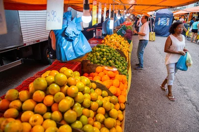 PORTO ALEGRE, RS, BRASIL, 21/01/2020: Como a estiagem afeta preço dos alimentos, fotos na Feira Modelo - Epatur  (Foto: Omar Freitas / Agência RBS)Indexador: Omar Freitas<!-- NICAID(14394112) -->