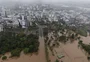 Temporais já afetaram mais de 54 mil pessoas e causaram danos em 111 municípios no RS; Estado segue sob alerta