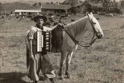 São Francisco de Paula comemora 120 anos e centenário de Honeyde Bertussi no dia 7 de janeiro.Programação inicia a partir das 15h com a exposição "Honeyde Bertussi" e palestra com Paulo Bertussi e Léo Ribeiro.<!-- NICAID(15309923) -->