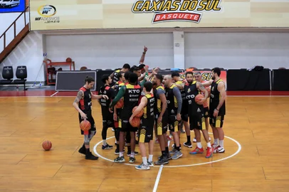 CAXIAS DO SUL, RS, BRASIL, 20/04/2021 -  Equipe da KTO Caxias Basquete realiza último treino antes da viagem. (Marcelo Casagrande/Agência RBS)<!-- NICAID(14762298) -->