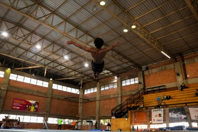 PORTO ALEGRE, RS, BRASIL, 24.07.2024: DG nas Olimpíadas: Christian Luis Rodrigues Dorneles, 17 anos, é atleta na Sogipa e pratica ginastica artistica há 10 anos. Foto: Camila Hermes/Agencia RBS<!-- NICAID(15822119) -->