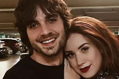 Fiuk assume namoro com atriz Thaisa Carvalho nas redes sociais<!-- NICAID(14894066) -->