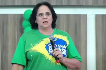O Ministério Público Federal (MPF) enviou ofício nesta segunda-feira (10) ao Ministério da Mulher, Família e dos Direitos Humanos solicitando informações sobre supostos crimes contra crianças que a ex-titular da Pasta, Damares Alves revelou ter descoberto durante visita à Ilha de Marajó, no Pará. A informação foi revelada neste sábado (8) durante culto evangélico, em Goiânia, que contava inclusive com a presença de crianças. <!-- NICAID(15232361) -->