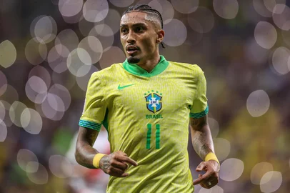 Brasil x Peru pelas Eliminatórias Sul-Americanas da Copa do Mundo de 2026, no Estádio Mané Garrincha, em Brasília. Na foto, o meia-atacante Raphinha. Foto: Rafael Ribeiro/CBF <!-- NICAID(15916195) -->