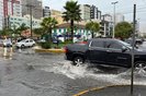 Chuva intensa alaga ruas de Capão da Canoa nesta sexta-feira (10/05) - Foto: Fernanda Polo/Agência RBS<!-- NICAID(15760743) -->