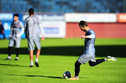 CAXIAS DO SUL, RS, BRASIL, 01/07/2021. Treino do Caxias no estádio Centenário. O Caxias está disputando a série D do Campeonato Brasileiro. Na foto, meia Felipe Tontini. (Porthus Junior/Agência RBS)<!-- NICAID(14823439) -->