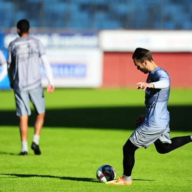 CAXIAS DO SUL, RS, BRASIL, 01/07/2021. Treino do Caxias no estádio Centenário. O Caxias está disputando a série D do Campeonato Brasileiro. Na foto, meia Felipe Tontini. (Porthus Junior/Agência RBS)<!-- NICAID(14823439) -->