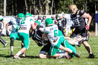 Diante do Bravos, Juventude FA vence primeira na Super Liga de Futebol Americano<!-- NICAID(16099253) -->