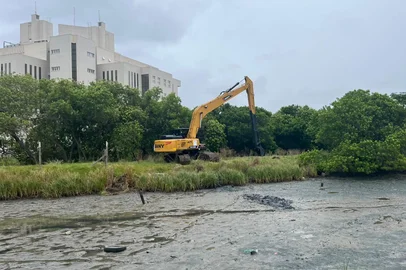 Desassoreamento Lagoa dos Patos Rio Grande<!-- NICAID(16242626) -->