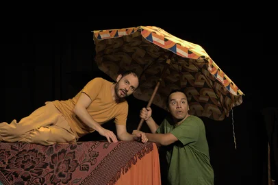No próximo final de semana, o projeto Teatro Para Todos apresenta mais uma temporada. Nesta etapa, o destaque é o espetáculo infantil "NoRedemoinho do Faz-de-Conta", da Companhia Tem Gente Teatrando. As apresentações ocorrem nos dias 14 e 15 de junho, às 16h, no Espaço Cultural Tem Gente Teatrando (Rua Regente Feijó, 37 – Bairro RioBranco).<!-- NICAID(16056805) -->