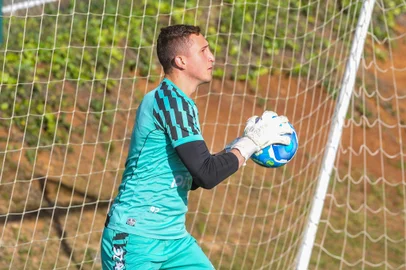 CAXIAS DO SUL, RS, BRASIL, 31/07/2023. Treino do Juventude no CT, goleiro Thiago Couto. (Neimar De Cesero/Agência RBS)Indexador: NEIMAR DE CESERO<!-- NICAID(15496698) -->