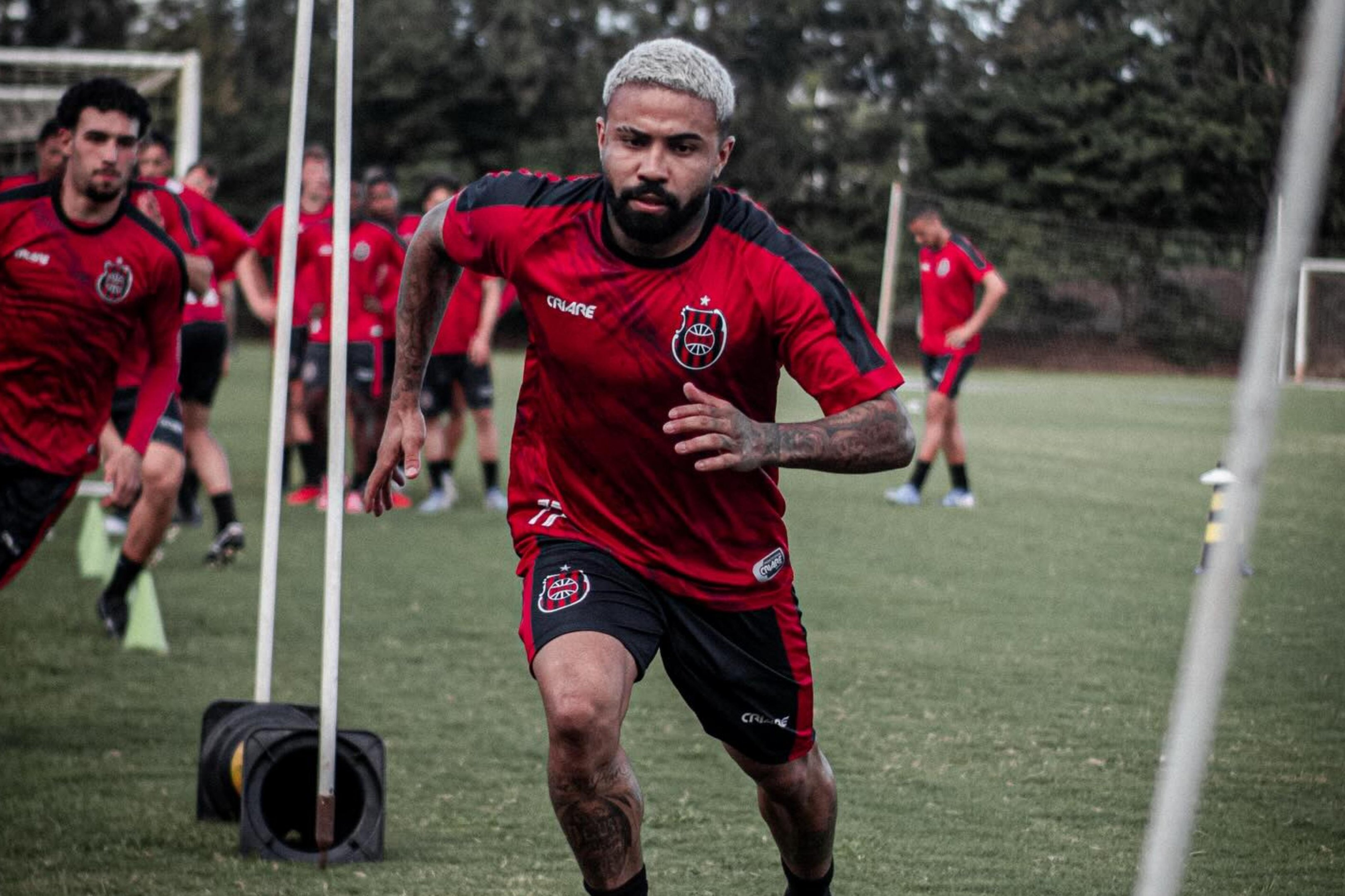 Brasil de Pelotas rescinde com jogador envolvido em briga com entregador de bebidas