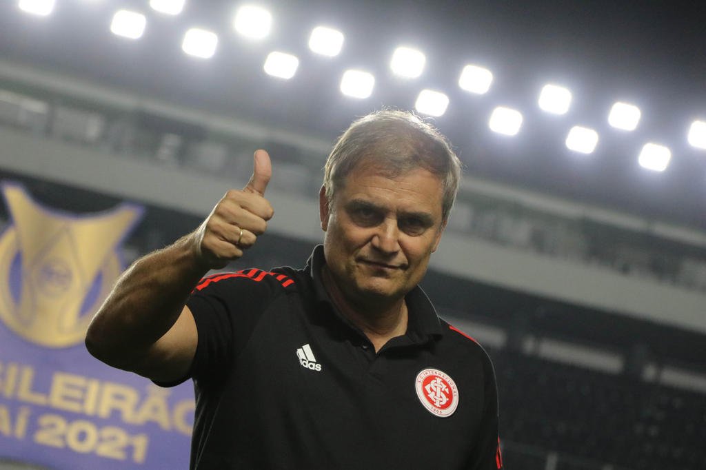 Diego Aguirre recusa proposta do Inter e permanece no Peñarol