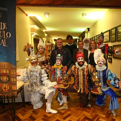CAXIAS DO SUL, RS, BRASIL, 28/12/2025. Em sua 9ª edição, o Grande espetáculo de Natal, realizado em Caxias do Sul pela Magnabosco, irá levar o público até a Terra do Nunca, universo mágico habitado por Peter Pan. Serão duas apresentações, nos dias 29 e 30 de novembro, na Rua Sinimbu. A apresentação do evento a autoridades, imprensa, patrocinadores e demais convidados ocorreu na noite desta terça-feira, no Hotel Samuara. (Porthus Junior/Agência RBS)Indexador: Porthus Junior<!-- NICAID(16156133) -->