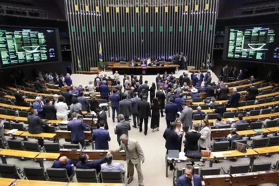Deputados analisam projeto que regulamenta a reforma tributária; acompanhe<!-- NICAID(15937600) -->