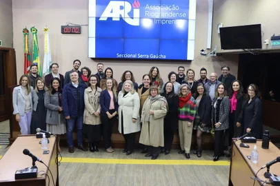 Posse da nova gestão da ARI Serra Gaúcha na noite desta terça-feira, dia 3 de maio de 2022. <!-- NICAID(15086043) -->