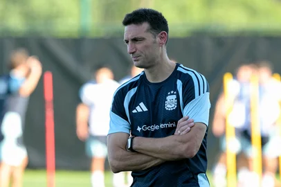 Argentina's head coach Lionel Scaloni takes part in a training session at Sporting KC Training Centre in Kansas City on July 12, 2026, during the 2026 World Cup football tournament. (Photo by JUAN MABROMATA / AFP)<!-- NICAID(16326023) -->