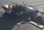 Câmeras flagram acidente que feriu motociclista na RS-135 em Passo Fundo; condutor do carro fugiu