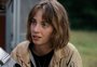 Maya Hawke, atriz de "Stranger Things", lança clipe em que aparece nua em meio a orgia
