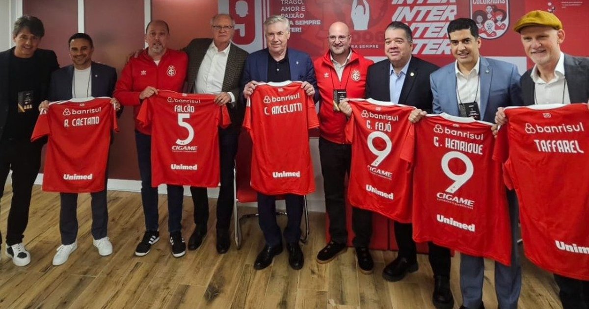 Ancelotti comenta a festa da torcida do Inter e a chuva de papel contra o Flamengo