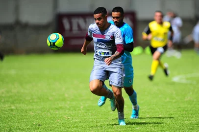 CAXIAS DO SUL, RS, BRASIL, 02/04/2022. Caxias x Glória, jogo-treino realizado no CT Baixada Rubra/Vanderlei Bersaghi. (Porthus Junior/Agência RBS)Indexador:                                 <!-- NICAID(15058591) -->
