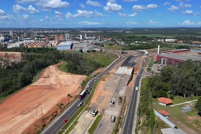 Construção de viaduto e passagem de nível na RS-118 será parcialmente liberada em abril. Foto: Daer / Divulgação<!-- NICAID(15999270) -->