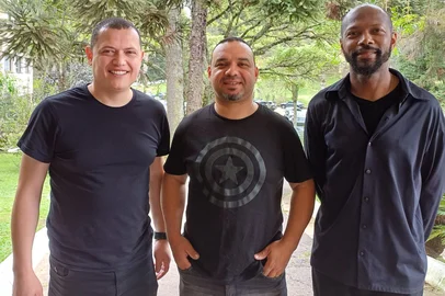 A banda Aguerê da cidade de Caxias do Sul, integra a Mostra Tum Tum – 10 anos tocando vidas, dia 17 de maio, em Flores da Cunha, no Flowers Garden. Com uma pegada diferente e contagiante, apresenta em seu repertório a música autoral Ciclo da Vida, composição de Aurélio Augusto Valentin, em meio a outros gêneros musicais, seguindo a batida do samba e pagode. Clássicos como Gostava Tanto de Você, Burguesinha, Retalhos de Cetim, Tiro ao Álvaro, O Samba da Minha Terra, estão no roteiro do show, que tem entrada franca. Aguerê é formada por Vagner Vagnão, no tantã e voz; Aurélio Grafite, no pandeiro e voz; e Rafael Fiuzza no cavaquinho. O nome Aguerê foi inspirado em uma dança de origem africana.<!-- NICAID(16038051) -->