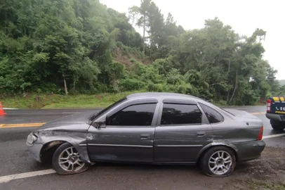 Jovem sem habilitação e alcoolizado, causa acidente de trânsito, em Bento Gonçalves <!-- NICAID(15930932) -->