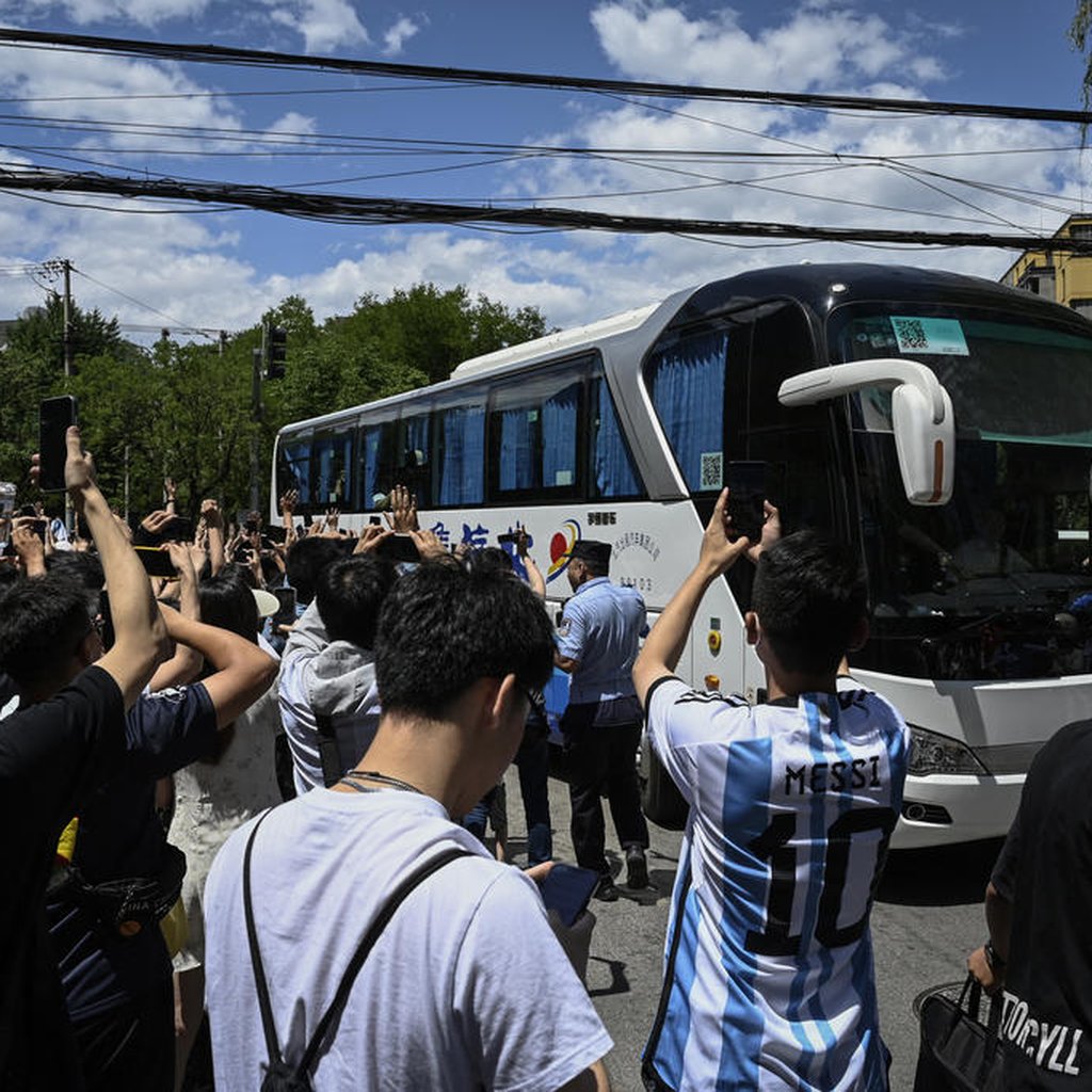 Messi é recebido com festa na volta a Pequim 15 anos após o ouro olímpico da Argentina | GZH