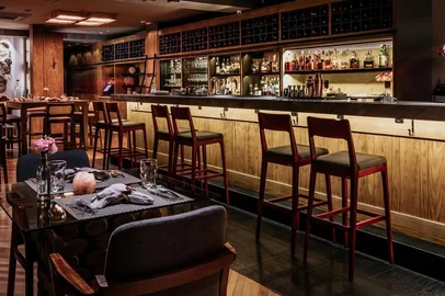 O projeto Wood com Sud, criado por Roberta Sudbrack, tem sua última edição de 2025 no dia 29 de novembro, no Restaurante OCRE, do Wood Hotel, em Gramado.<!-- NICAID(16166048) -->