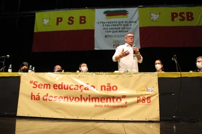 Beto Albuquerque é pré-candidato ao Governo do EstadoFormalização aconteceu na manhã de sábado (04) em evento do PSB na Assembleia LegislativaPor aclamação, o nome de Beto Albuquerque, foi confirmado por líderes estaduais e municipais do PSB/RS para a disputa que deverá escolher o sucessor de Eduardo Leite no Governo do Estado do Rio Grande do Sul