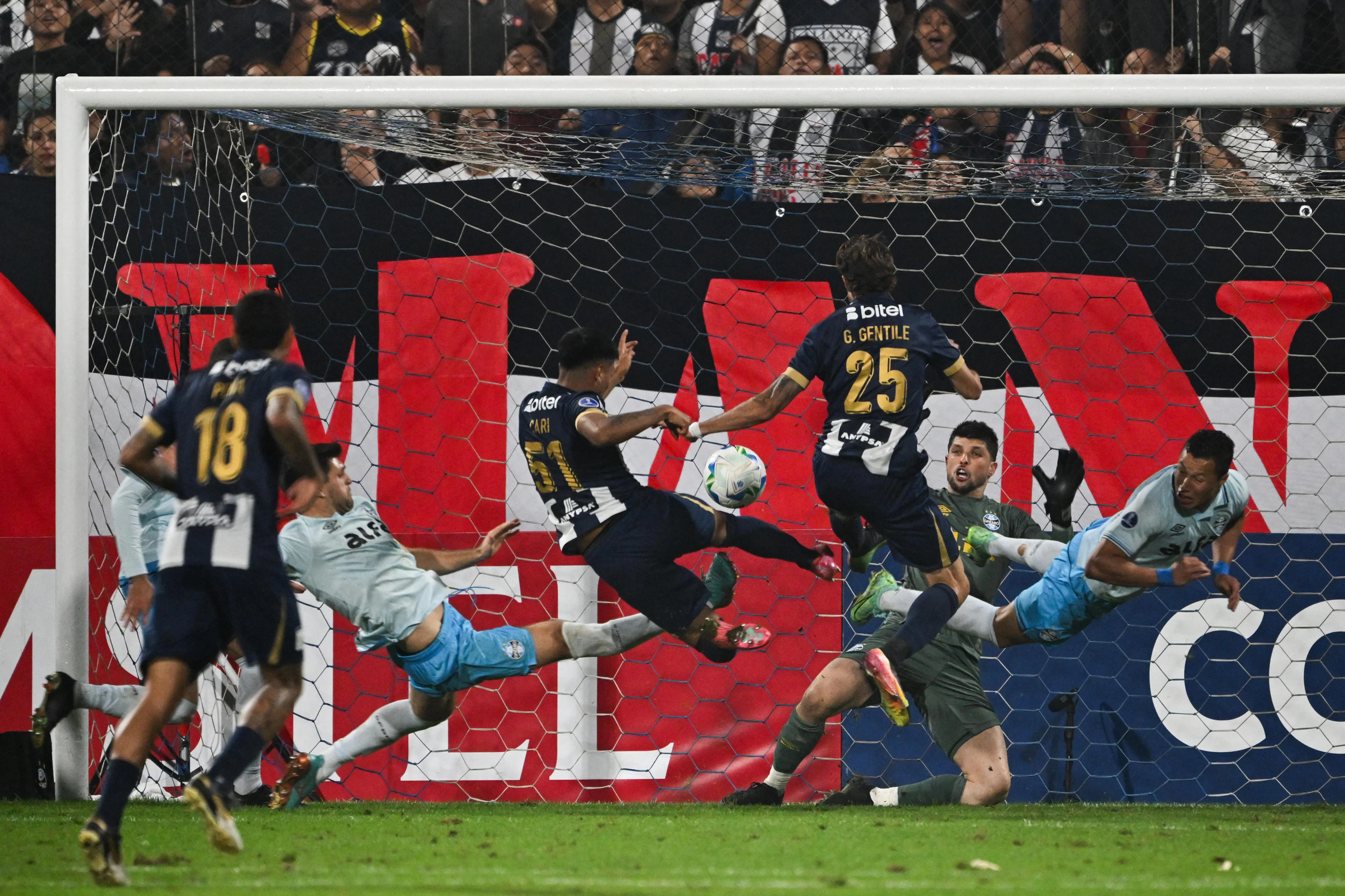 ERNESTO BENAVIDES/AFP