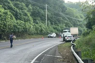 Bloqueio nos dois sentidos da BR-116 em Estância Velha após acidente com morte na madrugada.<!-- NICAID(16019601) -->