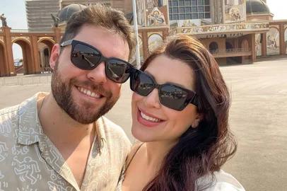 Os ex-BBBs Nasser e Andressa Ganacin, que estão com a filha recém-nascida Sarah na UTI neonatal.<!-- NICAID(15888791) -->