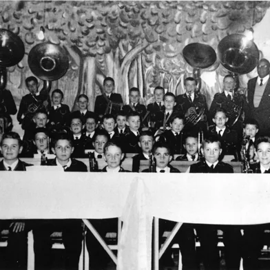 Integrantes da Banda Ismael Chaves Barcellos, regida pelo lendário Maestro Gama e sediada no Colégio Irmãos Chaves, em meados da década de 1950<!-- NICAID(16029102) -->
