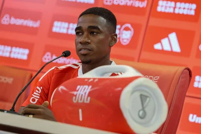 Inter apresenta zagueiro Félix Torres<!-- NICAID(16206924) -->