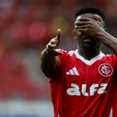 Porto Alegre, RS, Brasil, 15.02.25 - Internacional vs Monsoon, no Beira-Rio, pelo Campeonato Gaúcho de Futebol. 2º gol do jogo, lance de Carbonero e gol contra do Monsoon. - Foto: Duda Fortes/Agencia RBSIndexador: DF<!-- NICAID(15977229) -->